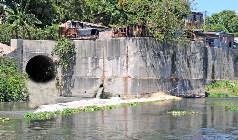 aguas_contaminadas_rio.jpg
