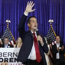 El candidato republicano al Senado por Ohio, Bernie Moreno, habla durante una fiesta de seguimiento electoral, la noche del martes 5 de noviembre de 2024, en Westlake, Ohio. (AP Foto/Sue Ogrocki)