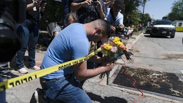 las autoridades admitieron que la policia deberia haber ingresado antes a la escuela de la masacre de texas: tomaron una decision erronea