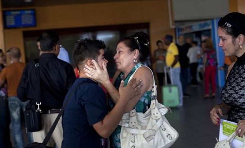 El número de cubanos que viajan a Estados Unidos ha aumentado radicalmente desde que el régimen levantó las restricciones de viaje el año pasado,