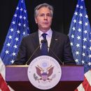El secretario de Estado estadounidense Antony Blinken habla en conferencia de prensa en la embajada de Estados Unidos en Beijing, China, viernes 26 de abril de 2024. (AP Foto/Mark Schiefelbein, Pool)