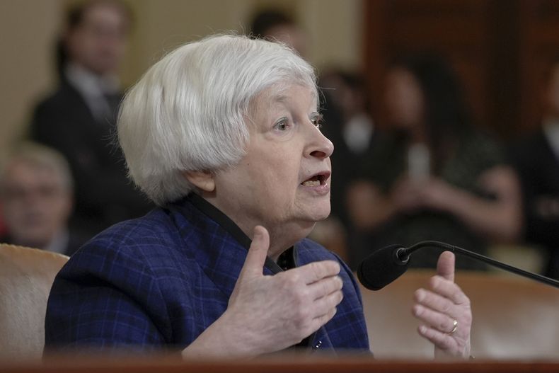 La secretaria del Tesoro Janet Yellen testifica en una audiencia de la Comisión de Recursos y Arbitrios de la Cámara de Representantes, el martes 30 de abril de 2024 en el Capitolio, en Washington. (AP Foto/Mariam Zuhaib)