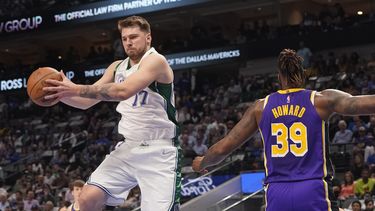 Mavs supera a los Lakers que no cuentan con James