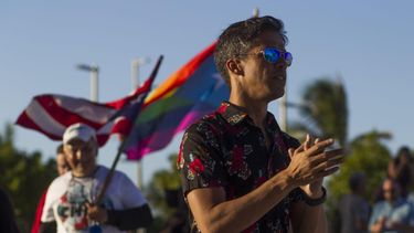 pedro julio serrano exige la renuncia de la representante lisie burgos por corrupcion en su oficina