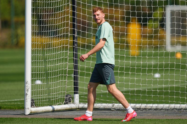 ARCHIVO - Foto de Dejan Kulusevski del Tottenham sonriendo durante una sesión de entrenamiento antes de la semifinal de la Liga Europa ante el Bodo/Glimt el 30 de abril del 2026. (AP Foto/Kirsty Wigglesworth, Archivo)