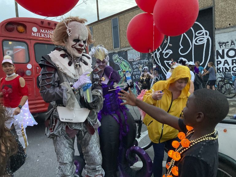 Un desfile vuelve a llenar las calles de Nueva Orleans