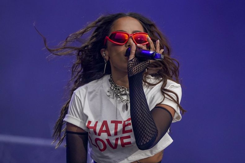ARCHIVO - La cantante brasileña Anitta actúa durante el festival de música Tecate Emblema en la Ciudad de México, el 18 de mayo de 2024.(Foto AP/Aurea Del Rosario, archivo)