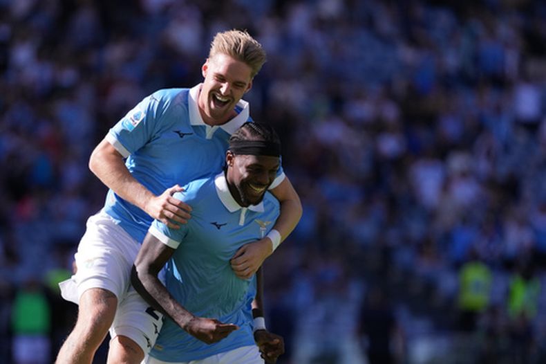 Nuno Tavares de la Lazio celebra tras anotar en el encuentro ante el Monza en la Serie A el domingo 11 de octubre del 2026. (Alfredo Falcone/LaPresse via AP)