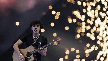 ARCHIVO - DannyLux durante su presentación en el primer día del festival Arre en la Ciudad de México el sábado 9 de septiembre de 2023. (Foto AP/Fernando Llano)