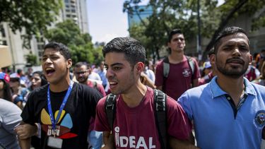 Universitarios exigen a Maduro resultados en mesa de diálogo