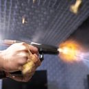 Una pistola semiautomática con un dispositivo instalado que la convierte en un arma totalmente automática, disparada en la Oficina de Alcohol, Tabaco, Armas de Fuego y Explosivos, Martinsburg, Virginia Occidental, 2 de marzo de 2023. (AP Foto/Alex Brandon)