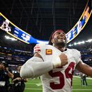 ARCHIVO - Foto del 2 de octubre del 2025, el linebacker de los 49ers de San Francisco F>red Warner reacciona tras el juego ante los Rams de Los Ángeles. (AP Foto/Kyusung Gong, Archivo)
