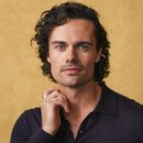 Jamie Roy posa para un retrato para promocionar Outlander: Blood of My Blood durante la Comic-Con International el sábado 26 de julio de 2025, en San Diego. (Foto AP/Chris Pizzello)
