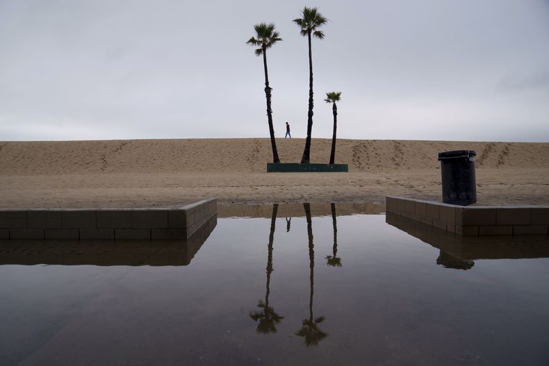 Las inundaciones en Seal Beach, California el 1 de febrero del 2024. (AP foto/Eric Thayer)