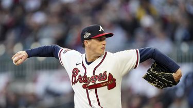 Bravos reciben anillos y superan a Rojos