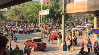 Evacuación en el centro de Bucaramanga por #temblor temblor de 6.8 grados.