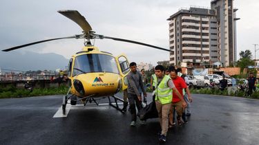 accidente de helicoptero en nepal: las victimas son papa, mama y tres hijos oriundos de mexico