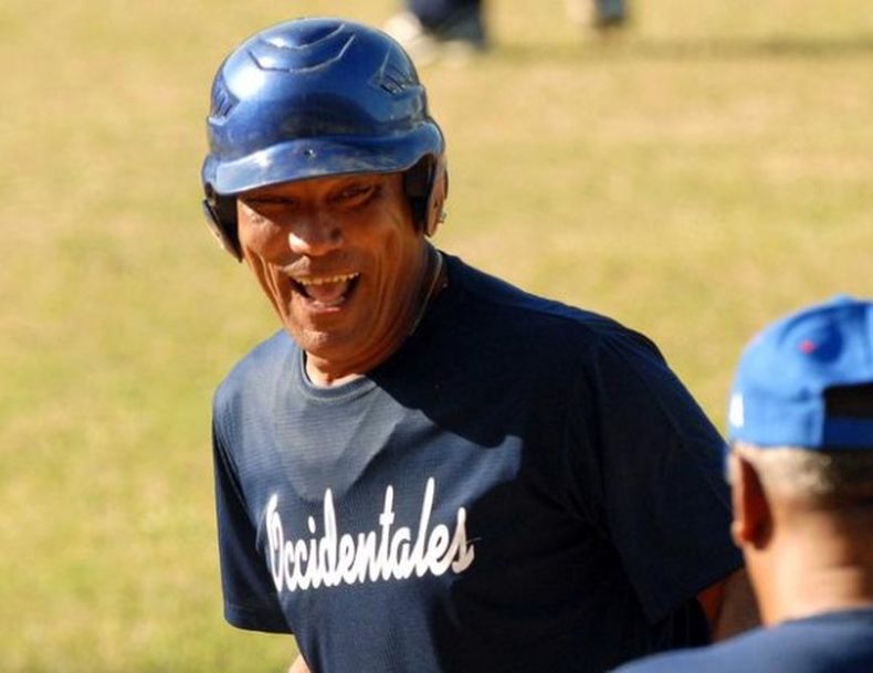 Fue invitado por un grupo de amigos. Llega a EEUU tras superar la leucemia, que le había obligado a posponer el viaje.