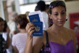 Se mantiene en vigor el permiso para que los cubanos ingresen a la Isla con el pasaporte vencido