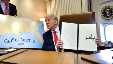 trump declara el dia del golfo de america mientras sobrevuela la region