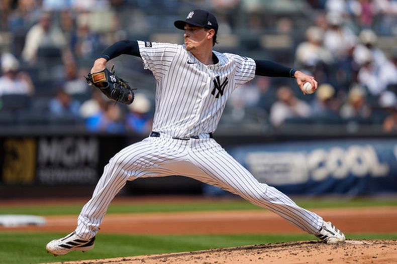 Max Fried, abridos de los Yankees de Nueva York, lanza durante la segunda entrada del juego de béisbol de Grandes Ligas contra los Marineros de Seattle, el jueves 13 de agosto de 2026, en Nueva York. (AP Foto/Yuki Iwamura)
