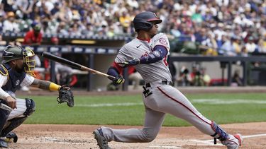 Nacionales salen de bache ofensivo y vencen 8-2 a Cerveceros