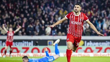 Tripleta de Grifo deja a Friburgo segundo en la Bundesliga