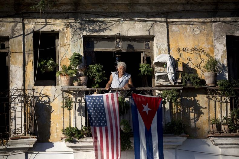 banderas Cuba-US.JPEG-055b7.jpg