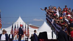 ARCHIVO - El candidato presidencial republicano Donald Trump llega a un acto de campaña, el sábado 13 de julio de 2024, en Butler, Pensilvania. (AP Foto/Evan Vucci)