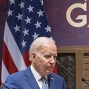 ARCHIVO - El presidente estadounidense Joe Biden habla en una reunión con su colega indonesio Joko Widodo al margen de la cumbre del G20, 14 de noviembre de 2022 en Bali. La Casa Blanca anunció el martes 22 de agosto de 2023 que Biden asistirá en setiembre a la cumbre del G20 en Nueva Delhi y la vicepresidenta Kamala Harris irá a la cumbre de ASEAN en Yakarta. (AP Foto/Alex Brandon, File)