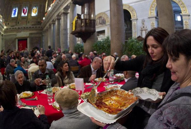 En este mes la gente tiende a comer más de la cuenta y luego resulta muy complicado bajar esas libras.  Así que América Noticias le da varios consejos para mantener la figura.