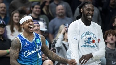Bridges y Hornets reaccionan para vencer a Jazz