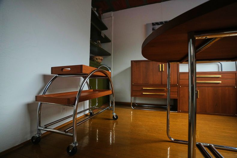Muebles en el Museo Casa Estudio Diego Rivera y Frida Kahlo, durante una visita guiada para los medios de comunicación en el barrio de San Ángel de la Ciudad de México, el sábado 9 de mayo de 2026. (Foto AP/Fernando Llano)