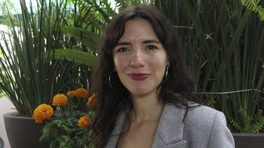 La directora mexicana Lila Avilés posa para un retrato durante una entrevista sobre su película Tótem en el Festival Internacional de Cine de Morelia en Morelia, México, el miércoles 25 de octubre de 2023. (Foto AP/Berenice Bautista)