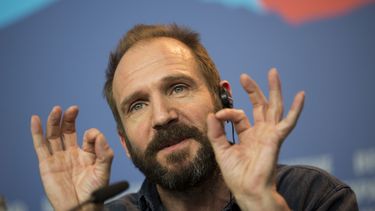 Ralph Fiennes regresa al Teatro Nacional británico