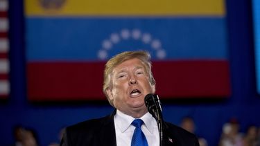 24 senadores piden a Trump proteger a venezolanos en EEUU