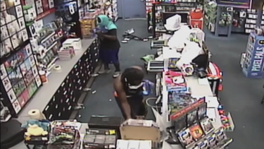 captan en camara a ladrones mientras azotaba el huracan irma