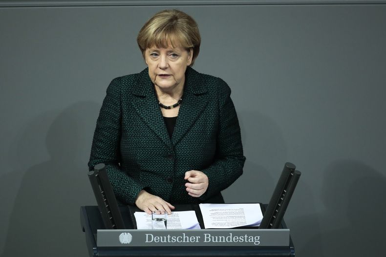 La canciller alemana, Angela Merkel. durante un discurso en el segundo d&iacute;a de los 4 que durar&aacute; el debate parlamentario para los presupuestos de 2015 en el Bundestag en Berl&iacute;n, el 26 de noviembre de 2014. (Foto AP/Markus Schreiber)