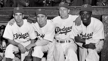 Legado de Jackie Robinson retumba en el draft y el All-Star