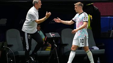 Leandro Trossard de Bélgica sale de cambio durante el partido de cuartos de final de la Copa Mundial ante España el viernes 10 de julio del 2026. (AP Foto/Lindsey Wasson)
