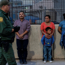EEUU bate récord con más 2,7 millones de detenciones de migrantes en un año