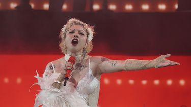 La cantante chilena Mon Laferte durante su presentación en la 25ª edición del festival de música Vive Latino en la Ciudad de México, el domingo 16 de marzo de 2025. (Foto AP/Aurea Del Rosario)