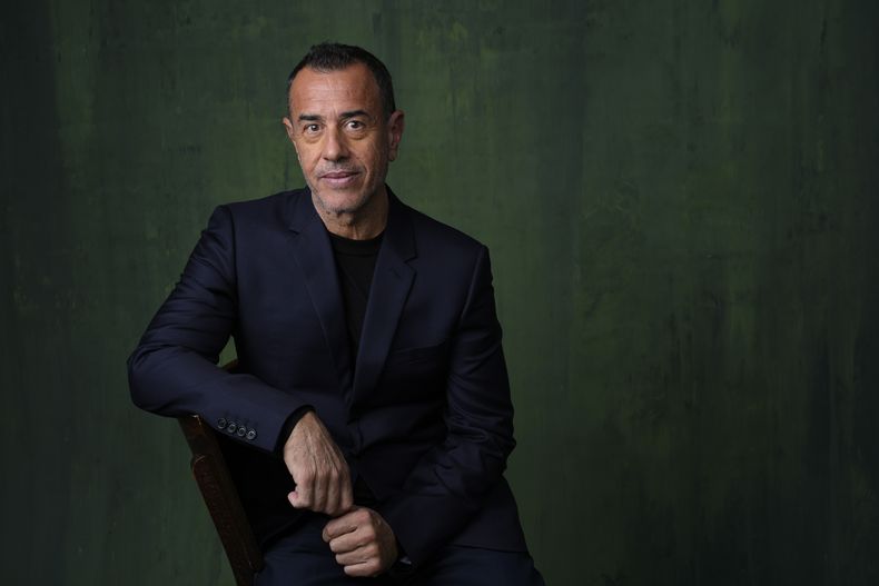 Matteo Garrone posa para un retrato en el almuerzo de nominados a la 96a edición de los Premios de la Academia el 12 de febrero de 2024, en el Hotel Beverly Hilton en Beverly Hills, California. (Foto AP/Chris Pizzello)