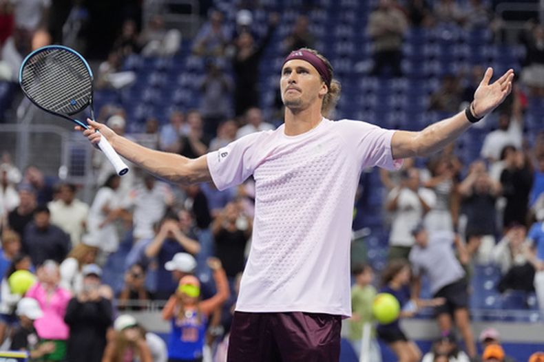 El alemán Alexander Zverev festeja tras eliminar al italiano Lorenzo Sonego en cinco sets el miércoles 2 de septiembre de 2026 en el US Open (AP Foto/Frank Franklin II)