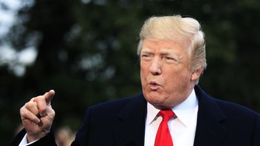 Trump dice que “es vergonzoso lo que ha sucedido” con el FBI