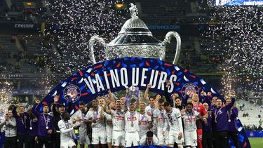 Los jugadores de Tolosa festejan tras conquistar la Copa de Francia, con una goleada de 5-1 sobre Nantes, el sábado 29 de abril de 2023 (AP Foto/Aurelien Morissard)