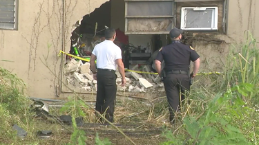 1 muerto despues de que un auto chocara contra un edificio de apartamentos en miami