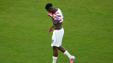 El delantero estadounidense Folarin Balogun tras ser expulsado durante el partido de los 16vos de final contra Bosnia en el Mundial, el miércoles 1 de julio de 2026, en Bosnia. (AP Foto/Jeff Chiu)