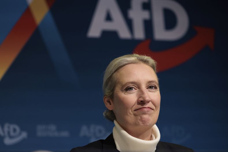 Alice Weidel, vocera federal del partido Alternativa para Alemania (AfD) asiste a la presentación de su candidatura a la cancillería en las elecciones federales de 2025, en Berlín, Alemania, el sábado 7 de diciembre de 2024. (Carsten Koall/dpa vía AP)