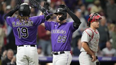 Cron pega jonrón de 3 carreras; Rockies superan a Filis